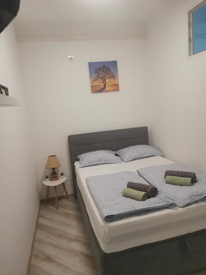 Studio Apartman Kristina Lägenhet Pula Exteriör bild